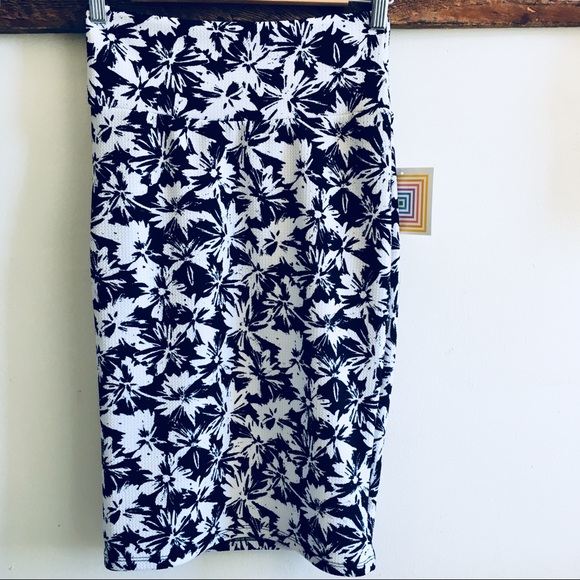 LuLaRoe Dresses & Skirts - LuLaRoe Cassie Pencil Skirt—Floral
